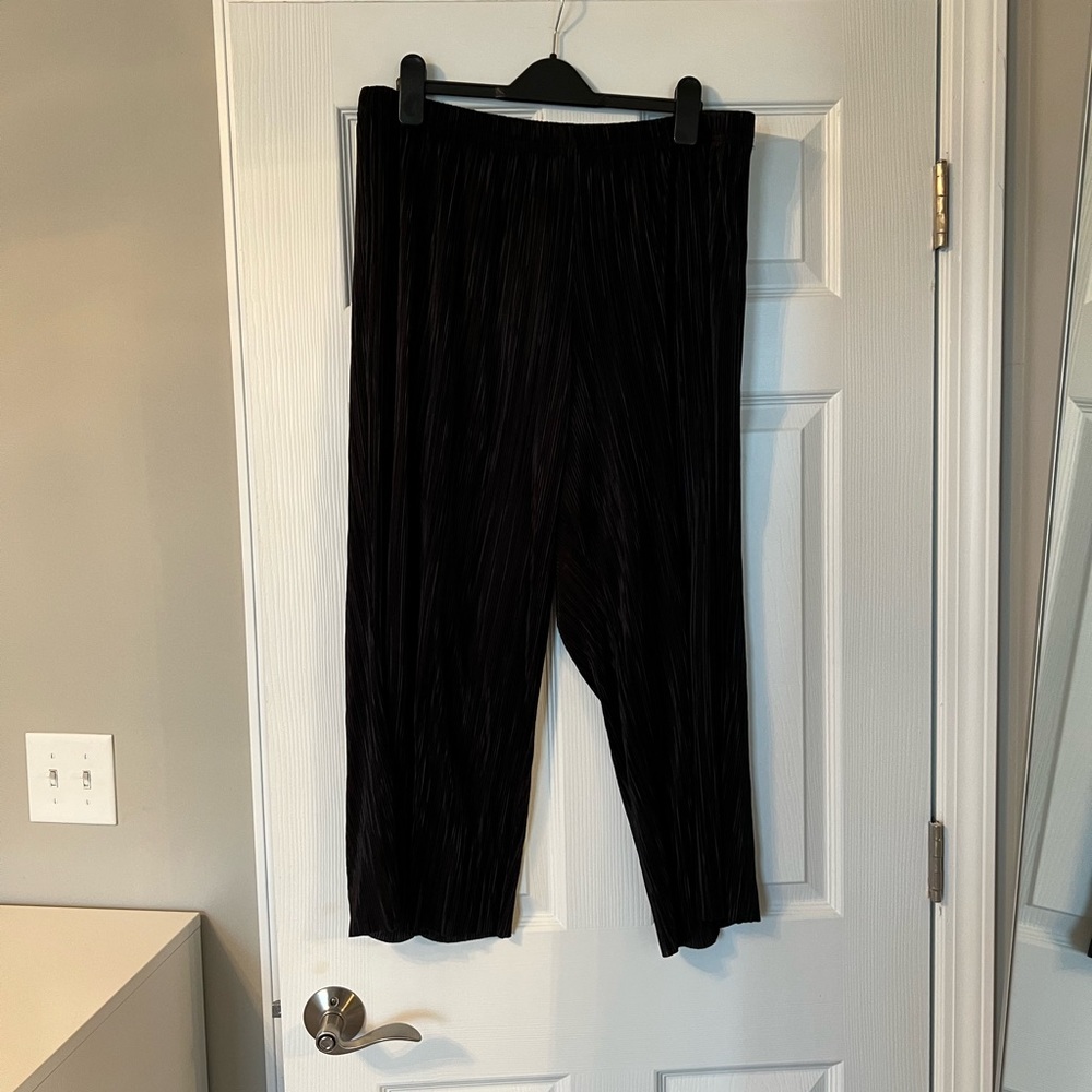 Primark - Black Cropped Ribbed Pants - Size 14